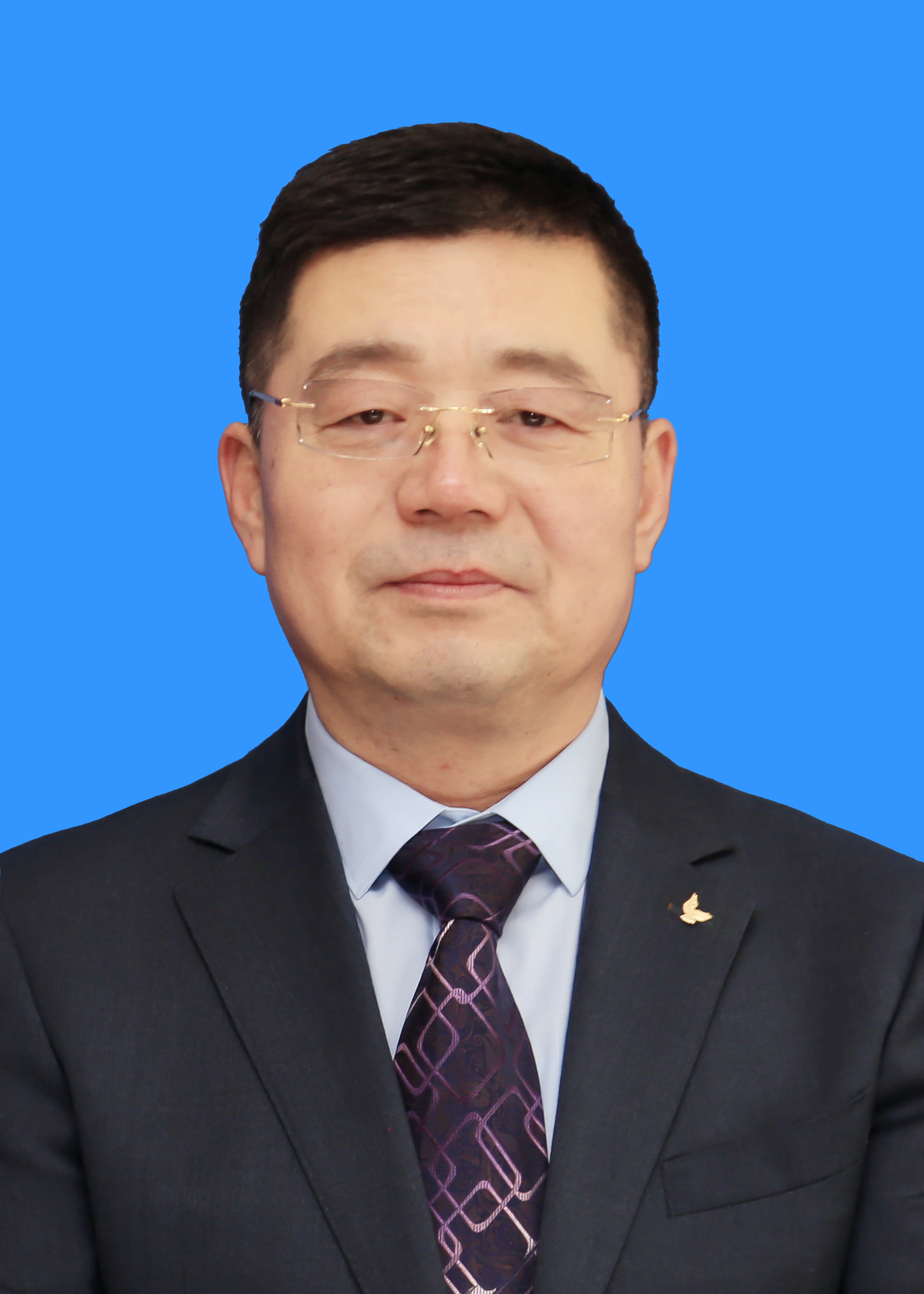 楊曉東  集團(tuán)董事、千峰水泥集團(tuán)董事長(zhǎng)