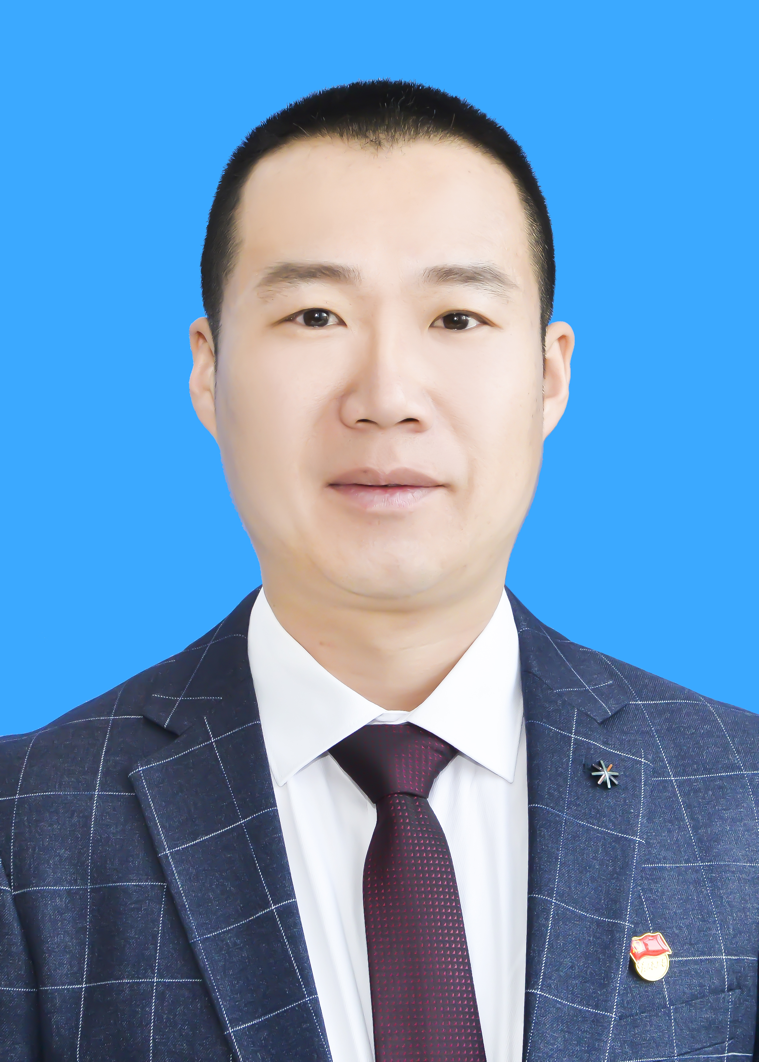 韓  毅  集團董事 礦業(yè)公司總經(jīng)理